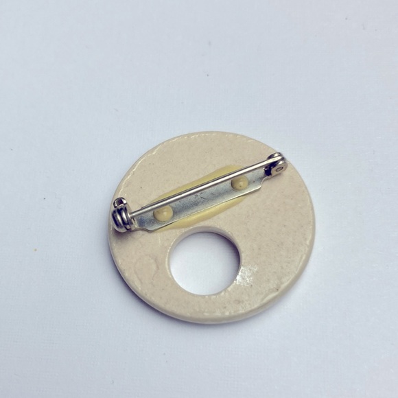 Vintage Ceramic Opalescent brooch - Picture 4 of 4